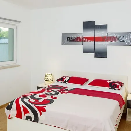 Holiday home Freeda *