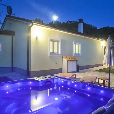 Holiday home Freeda Vintijan