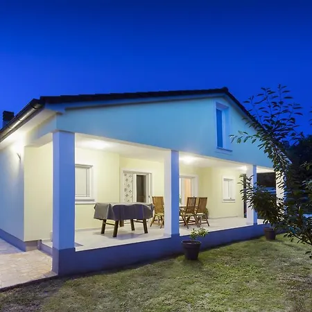 Holiday home Freeda *